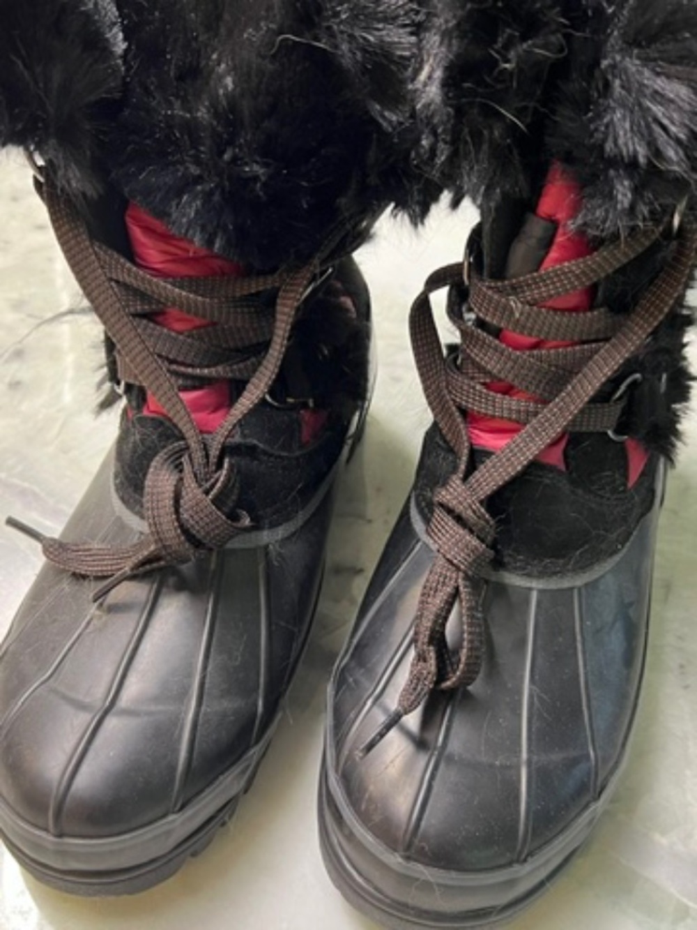 NWOT Canada Weather Gear Carmine Faux Fur Trim Duck Boots